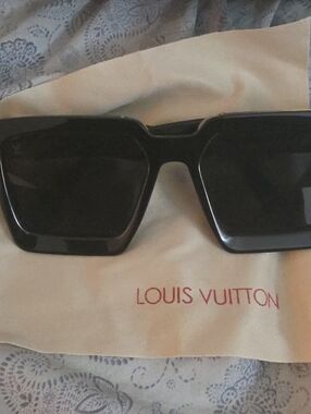 Louis Vuitton Glossy Black Oversized Square Sunglasses